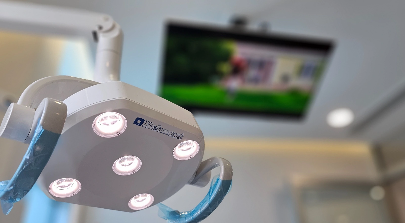 Diş üniti lambası ve klinik ekipmanı
