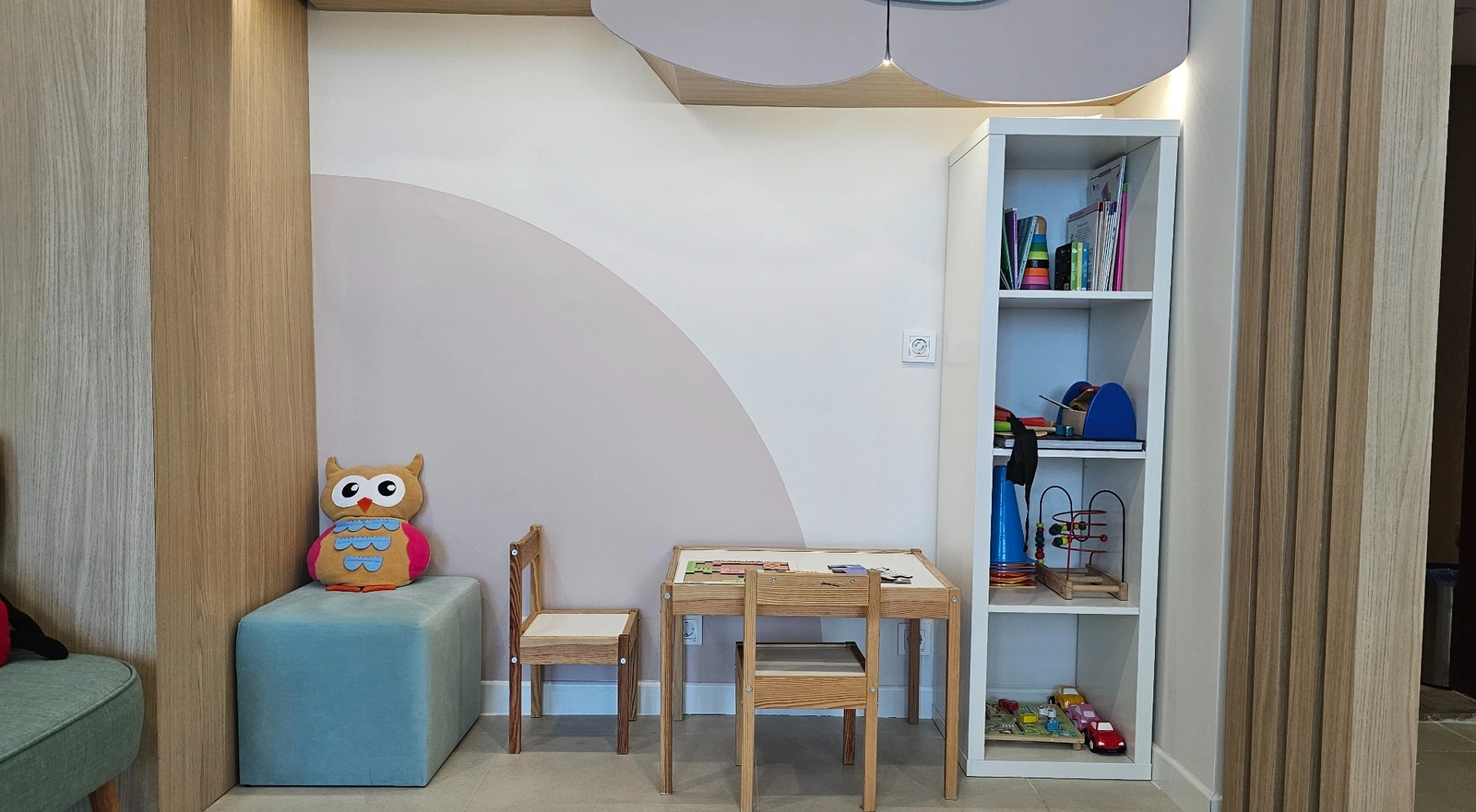 Çocuk diş kliniği bekleme alanı